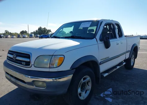 2002 Toyota Tundra Sr5 V8 z USA, uszkodzony, nr VIN 5TBRT34182S298034
